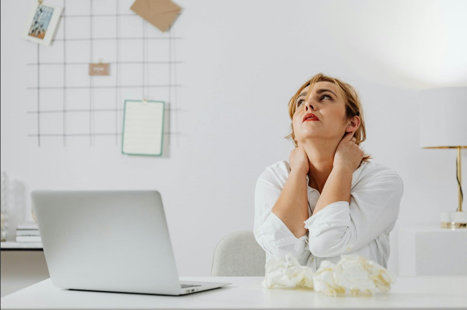 Mal de dos en télétravail : causes, solutions et conseils ergonomiques