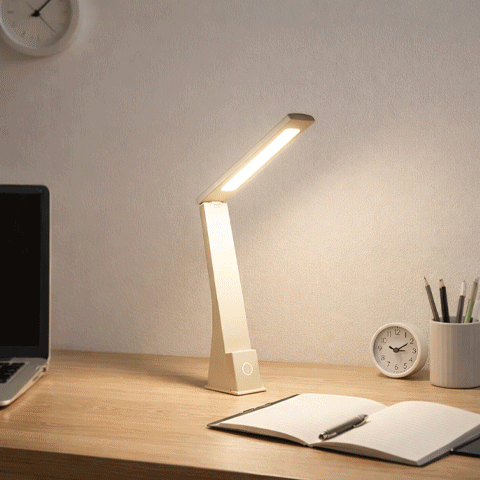 Lampe de bureau vue ensemble noir blanc design