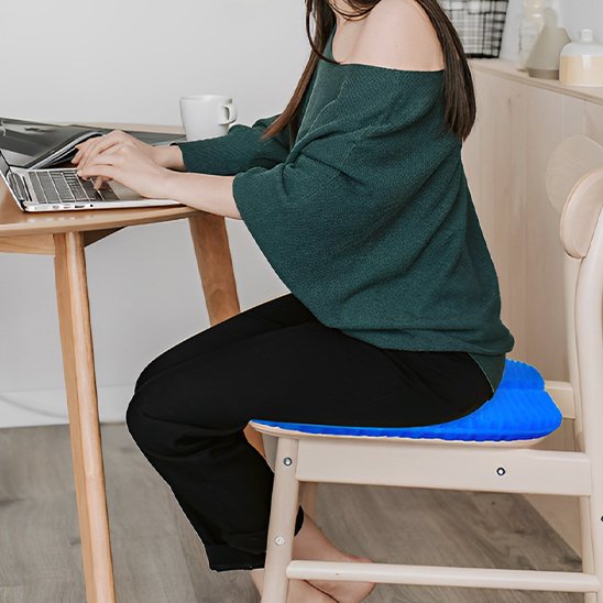 Coussin ergonomique femme assis maison travail bureau administratif