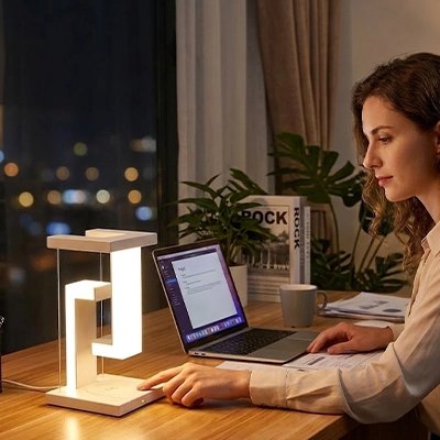 Lampe de bureau design contemporain ordianteur télétravail concentration lecture