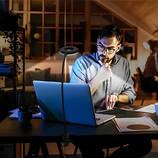 Lampe de bureau douce tamisée pratique fixation travail concentration