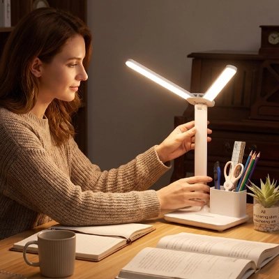 Lampe de bureau femme organisation de bureau lumière agréable