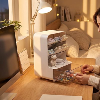 Organisateur de bureau blanc crayons feutres papier rangement optimisé