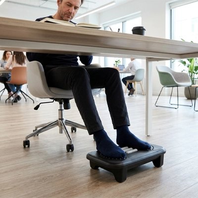 Repose pieds bureau travail entrepreuneur chaussette moderne