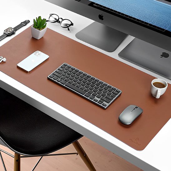 Sous main bureau télétravail organisé moderne