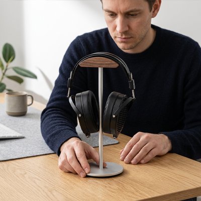 Support casque​ bureau rangement homme travail