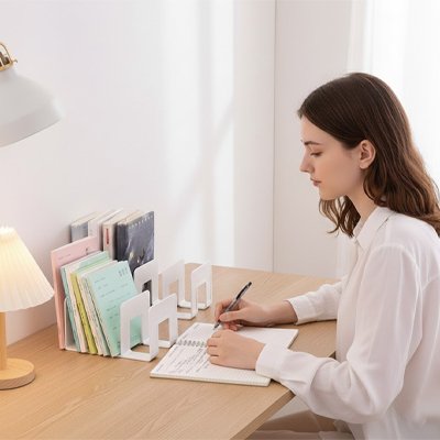 Support de livre rangement optimisé bureau télétravail concentration