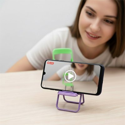 Support telephone​ pratique fun stable chaise verte violette horizontal